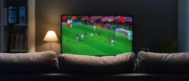 Curta o Futebol a Cada Momento - Foto Televisão com Jogo de Futebol